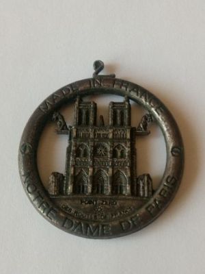 Bucureşti - Medalion catedrala Notre Dame, pentru colectionari